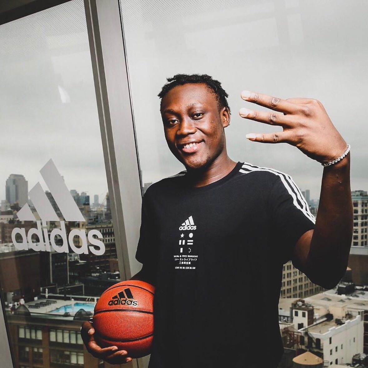 illustration Notre parrain Sekou sponsorisé par Adidas