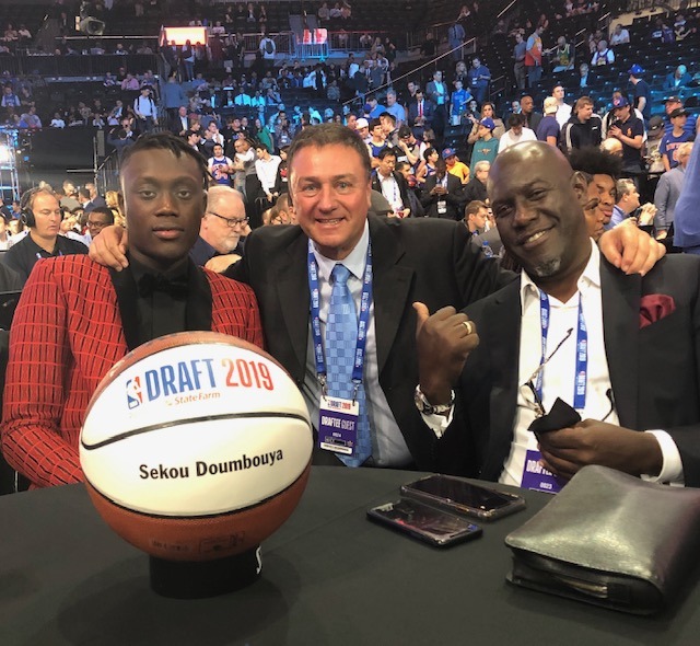 illustration Sekou à la draft NBA 2019, accompagné de Benoist Burguet et Bouna Ndiaye !